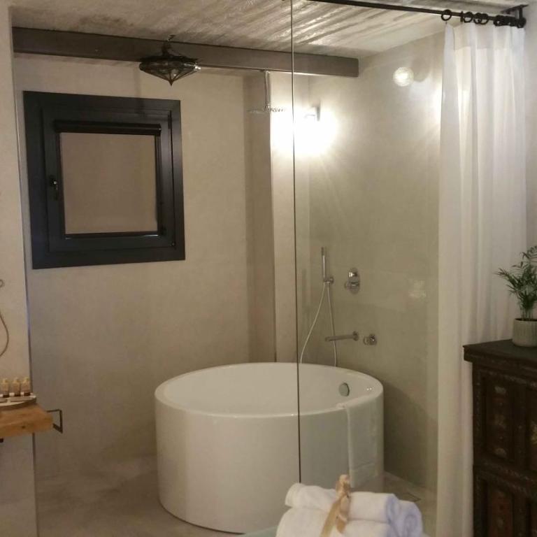Murallas de Jayrán Hotel Boutique - Habitación Doble Deluxe con bañera - 5