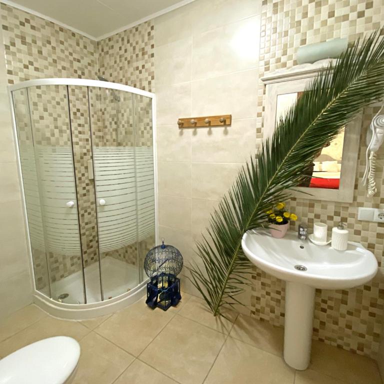 Hostal Azahara - Habitación Triple - 8
