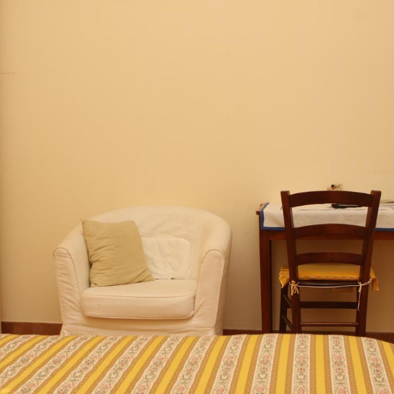 Divina House B&B - Camera Matrimoniale con Balcone - 7