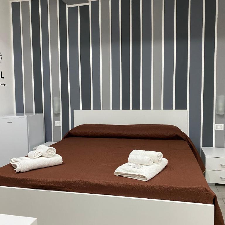 IN CENTRO ROOMS Vicino Cefalù SELF-CHEK-IN - Triple Room with Private Bathroom - 7