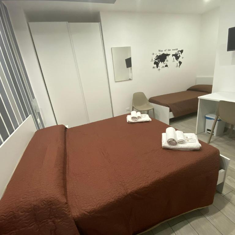IN CENTRO ROOMS Vicino Cefalù SELF-CHEK-IN - Triple Room with Private Bathroom - 5