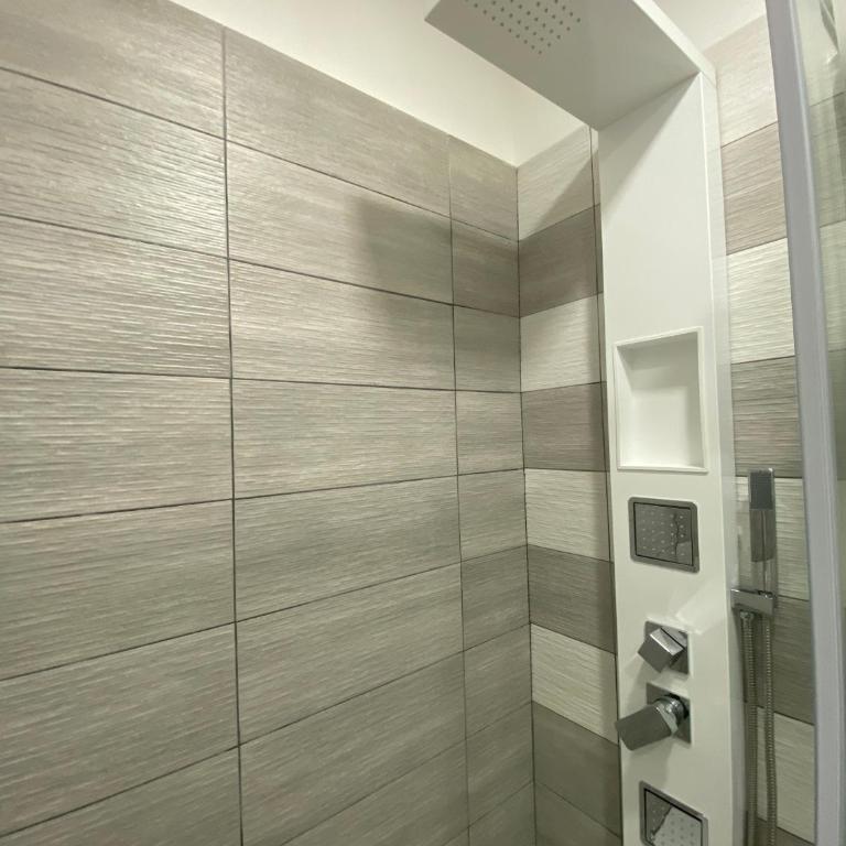 IN CENTRO ROOMS Vicino Cefalù SELF-CHEK-IN - Triple Room with Private Bathroom - 2