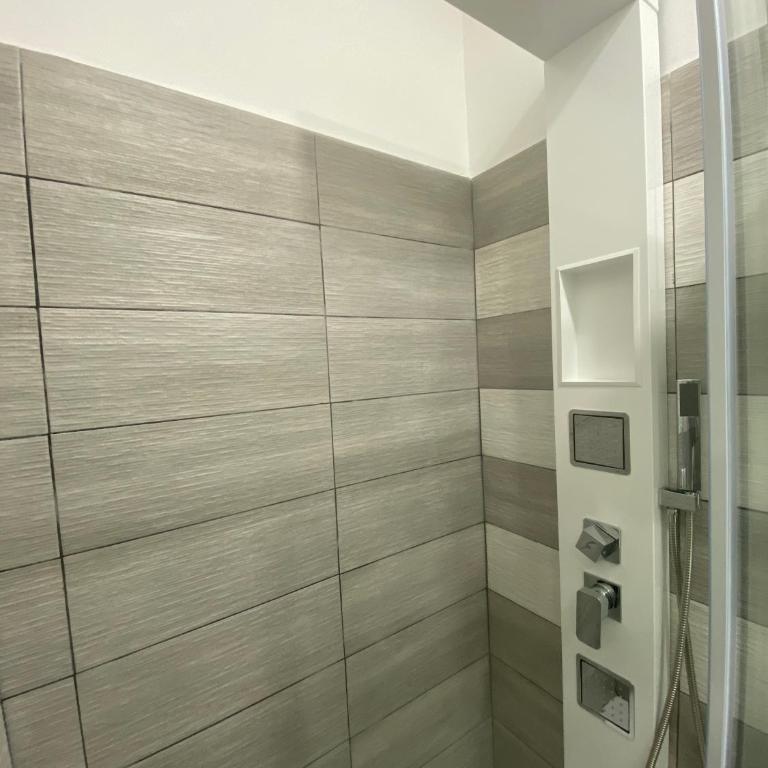 IN CENTRO ROOMS Vicino Cefalù SELF-CHEK-IN - Quadruple Room with Private Bathroom - 2