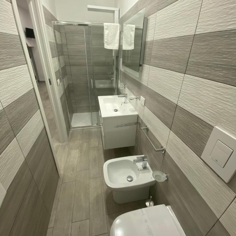IN CENTRO ROOMS Vicino Cefalù SELF-CHEK-IN - Quadruple Room with Private Bathroom - 9