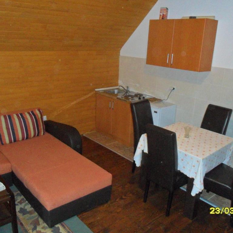 Apartments Sara - Two-Bedroom Apartment with Balcony - 5