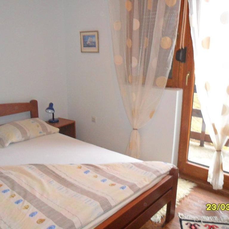 Apartments Sara - Three-Bedroom Apartment with Balcony - 5