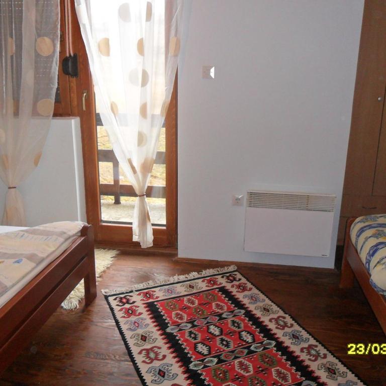 Apartments Sara - Three-Bedroom Apartment with Balcony - 10
