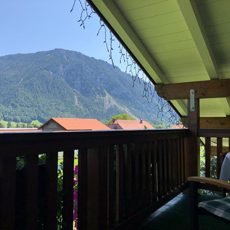 Haus Jäger Ferienwohnungen mit Indoor-Pool inkl. Chiemgaukarte - Apartment mit Balkon - 4