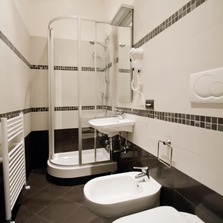 B&B Trieste Plus - Camera Singola con Bagno - 9