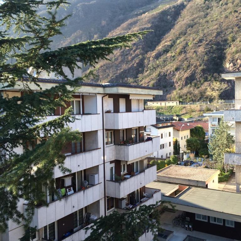 Appartamento Bolzano - Vittorio Veneto - Parcheggio incluso - Two-Bedroom Apartment with Balcony - 12