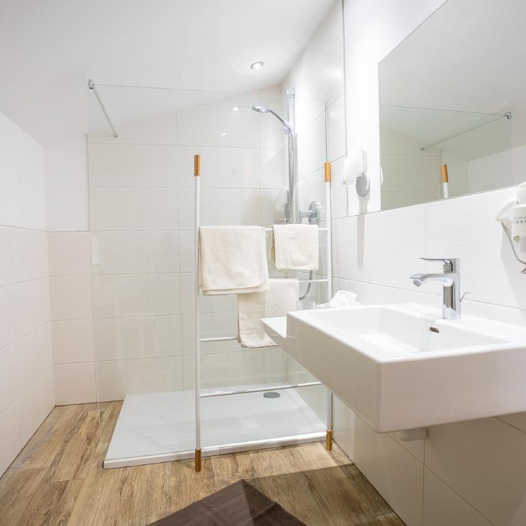 Appartement Frühstückspension Landhaus Karwendel - Apartment mit Balkon - 4