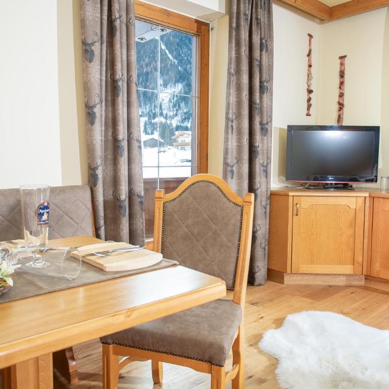 Appartement Frühstückspension Landhaus Karwendel - Doppelzimmer mit Balkon - 6