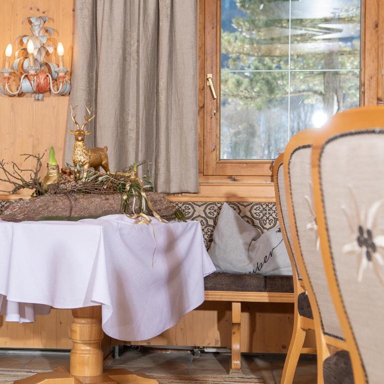 Appartement Frühstückspension Landhaus Karwendel - Doppelzimmer mit Balkon - 18