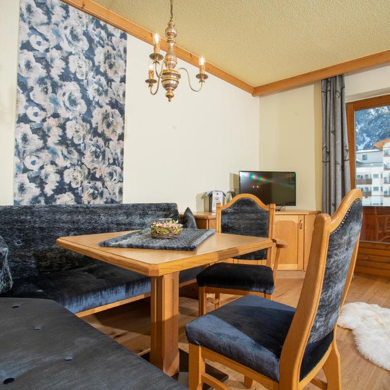 Appartement Frühstückspension Landhaus Karwendel - Doppelzimmer mit Balkon - 5