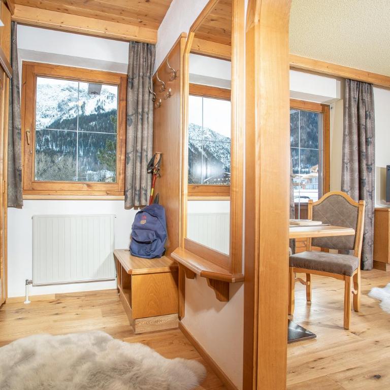 Appartement Frühstückspension Landhaus Karwendel - Doppelzimmer mit Balkon - 4