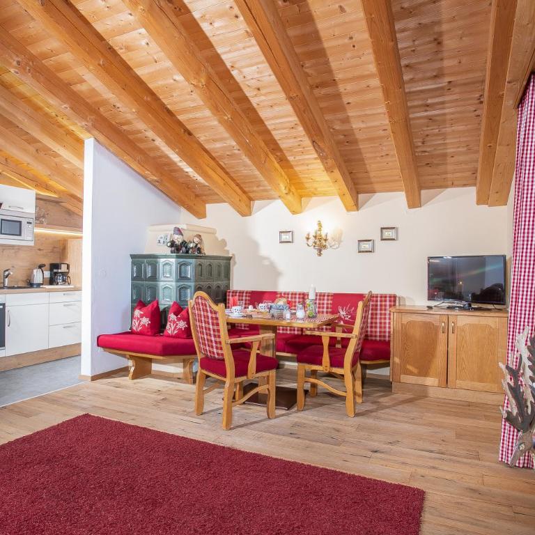 Appartement Frühstückspension Landhaus Karwendel - Doppelzimmer mit Balkon - 12