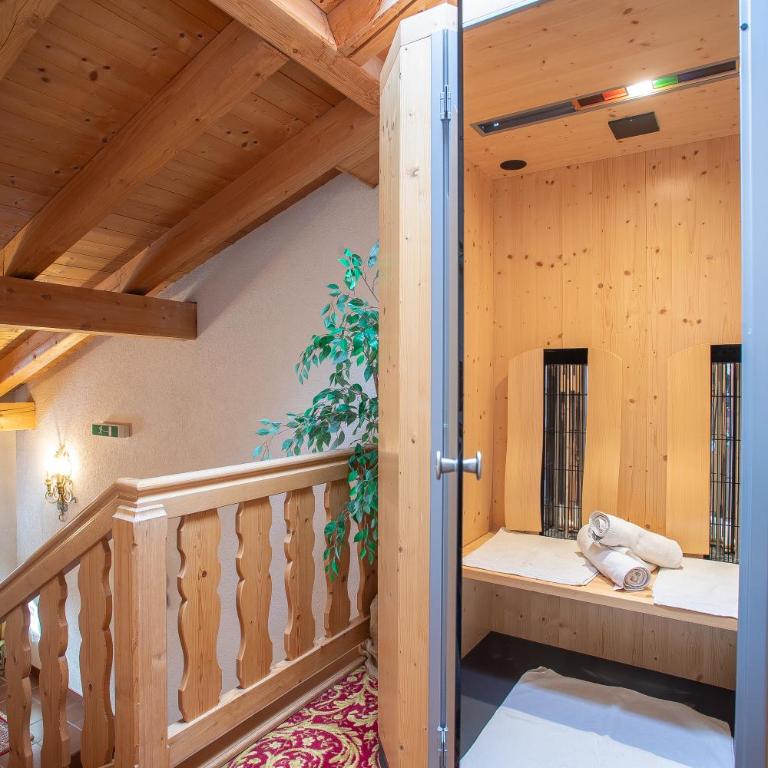 Appartement Frühstückspension Landhaus Karwendel - Doppelzimmer mit Balkon - 10