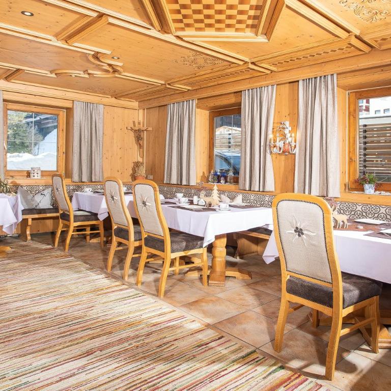 Appartement Frühstückspension Landhaus Karwendel - Doppelzimmer mit Balkon - 3