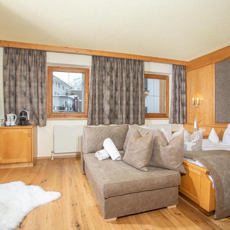 Appartement Frühstückspension Landhaus Karwendel - Doppelzimmer mit Balkon - 1