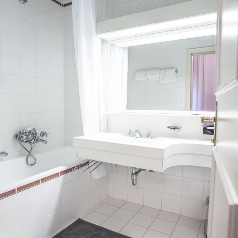 Europe-Gastein - Doppelzimmer mit Balkon - 4
