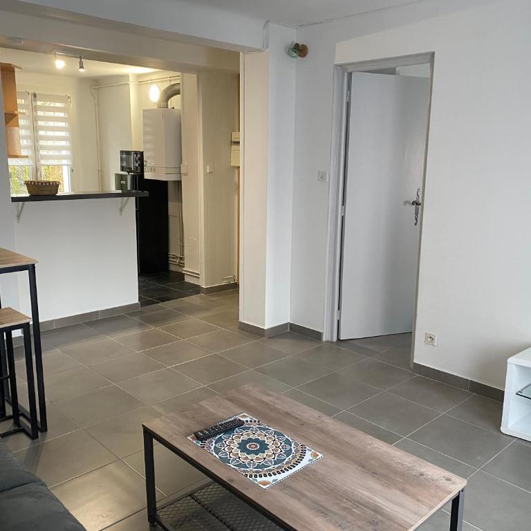 Joli T2 Climatisé Nimes proche Gare et centre ville - Apartamento de 1 dormitorio - 2