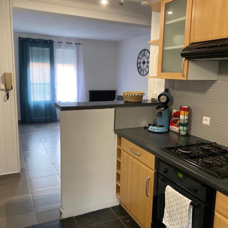 Joli T2 Climatisé Nimes proche Gare et centre ville - Apartamento de 1 dormitorio - 1
