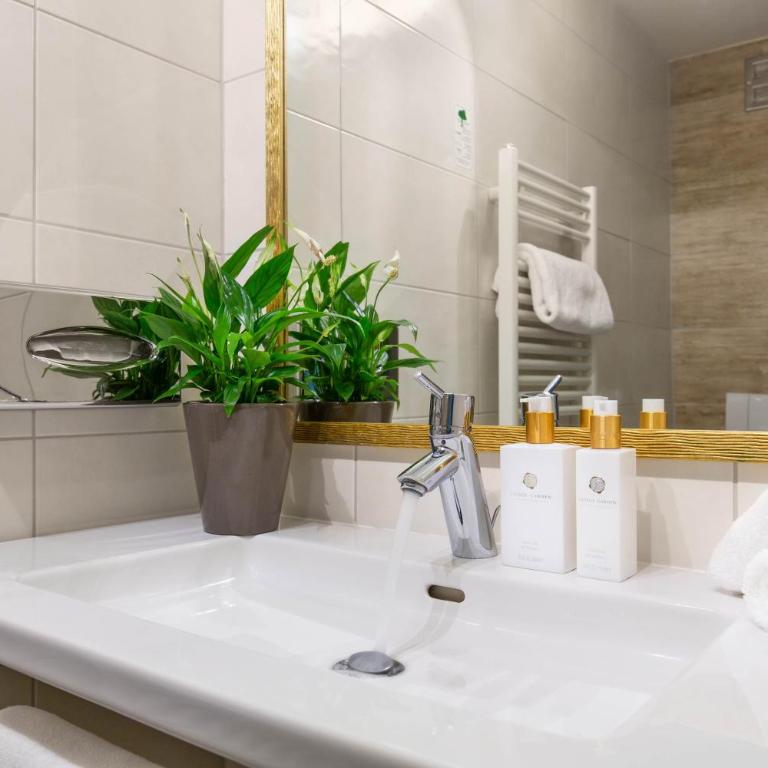 Boutique Hotel ANYBODY - Doppelzimmer mit Balkon - 3