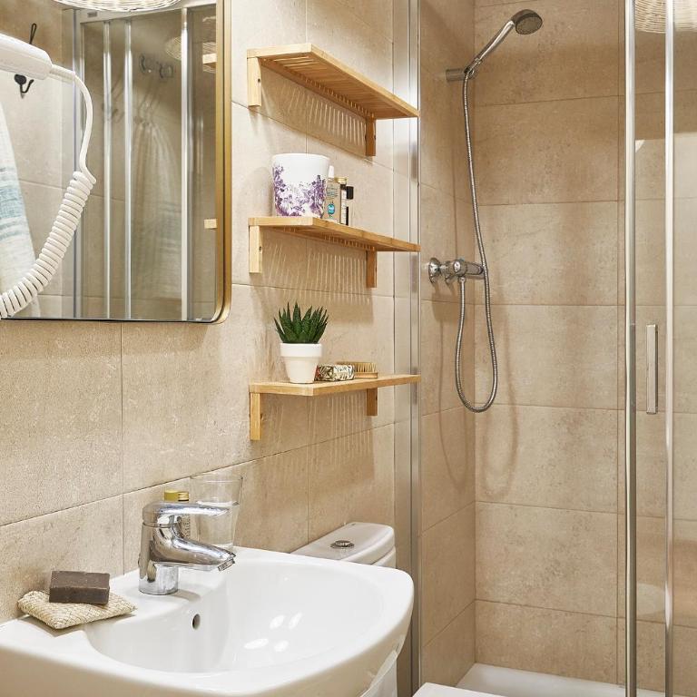 Barcelona Sants Station Apartments - Three-Bedroom Apartment - 20