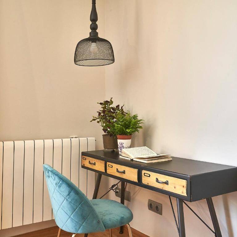 Barcelona Sants Station Apartments - Three-Bedroom Apartment - 10