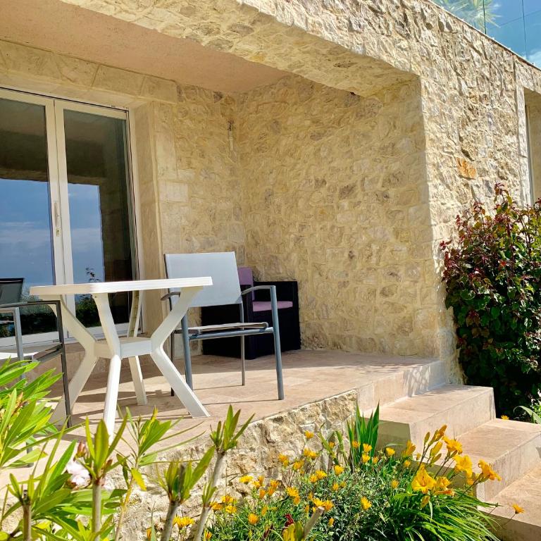 Villa Grand Baie - Studio "Bougainvillier" with Sea View - 10