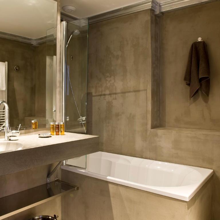 Hotel Ormelune - Chambre Double avec Baignoire - Vue sur la Ville - 3