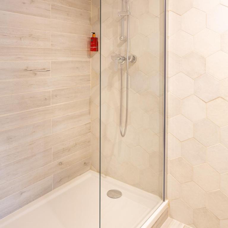 Appart hôtel Maison Montgrand-Vieux Port - Appartement de Luxe avec Terrasse (2-4 Adultes) - 5
