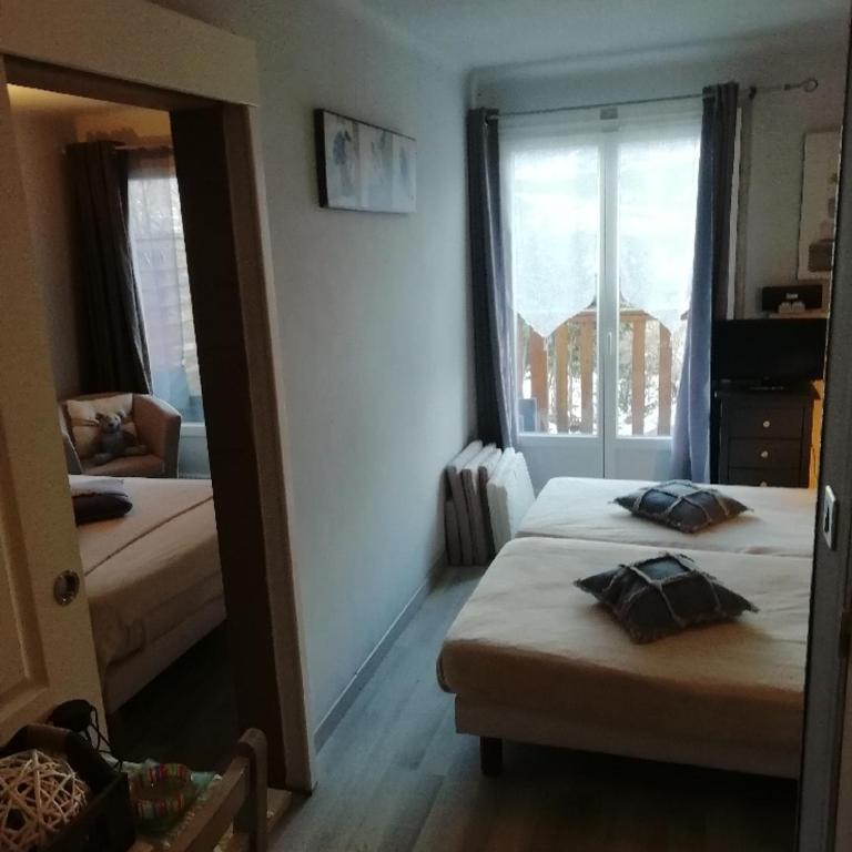 Hotel & Restaurant Le Chalvet - Chambre Familiale Confort - 11
