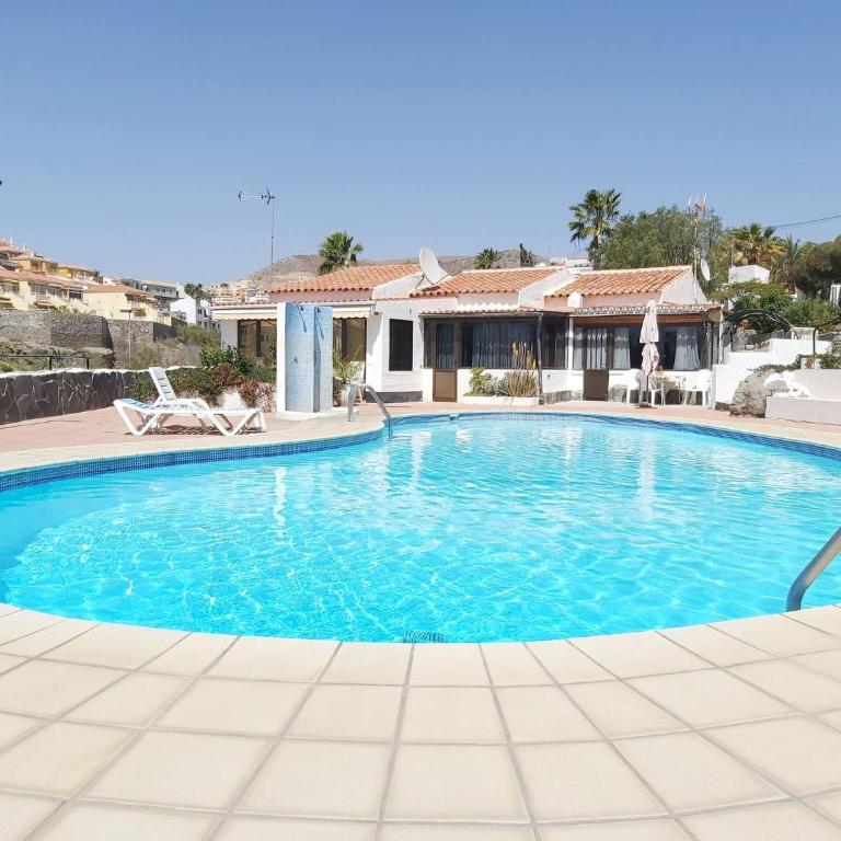 Central Apartment With Sea Views - Casa - 1