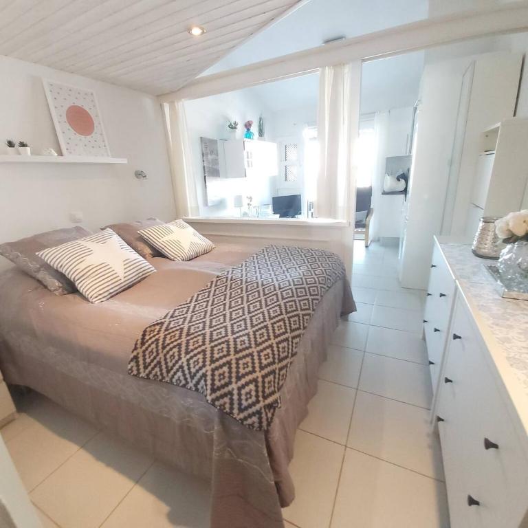 Central Apartment With Sea Views - Casa - 4