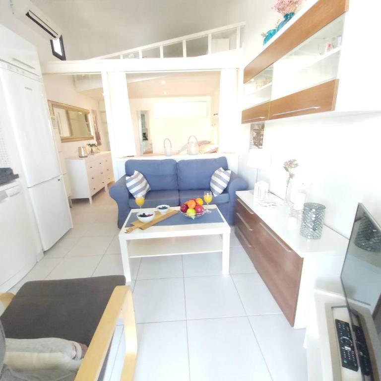 Central Apartment With Sea Views - Casa - 9