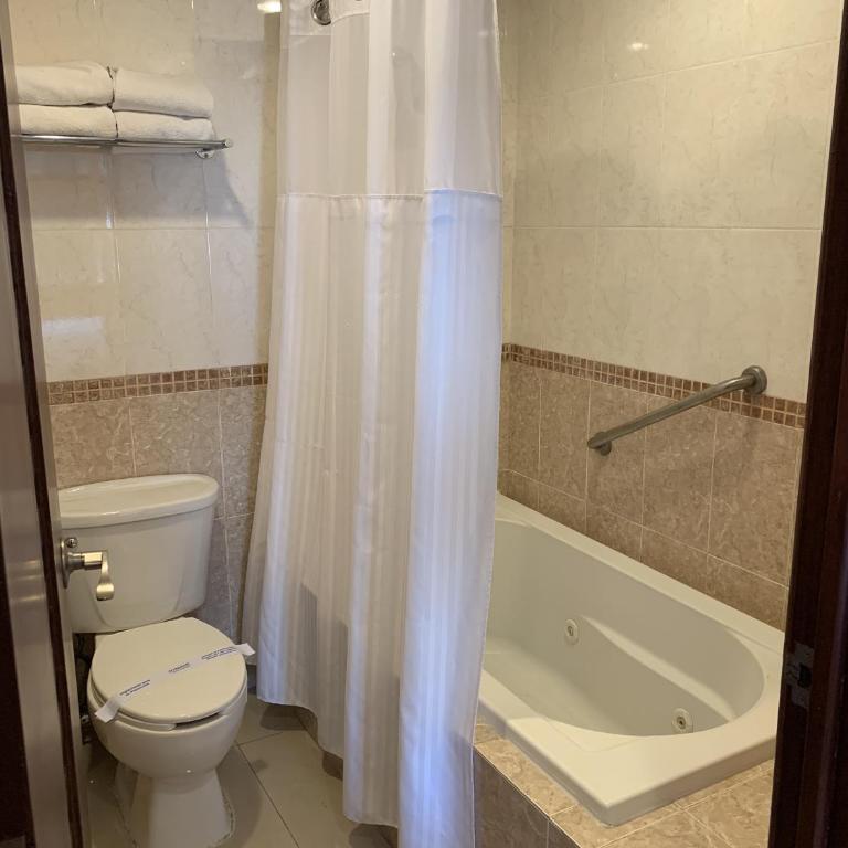 Wyndham Merida - Superior King Room - 4