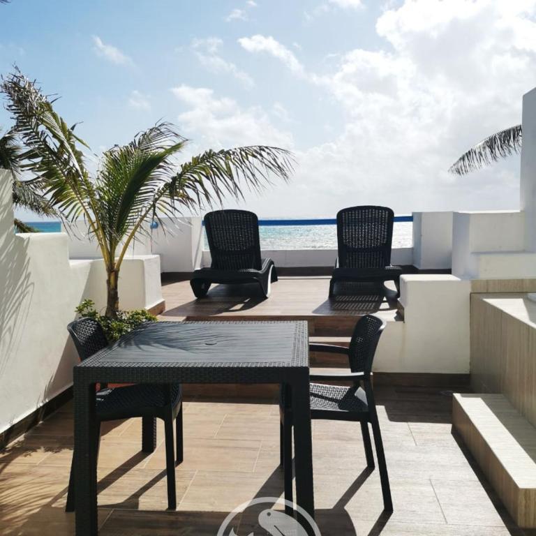 Pelicano Inn Playa del Carmen - Beachfront Hotel - Honeymoon Suite 218 - 2
