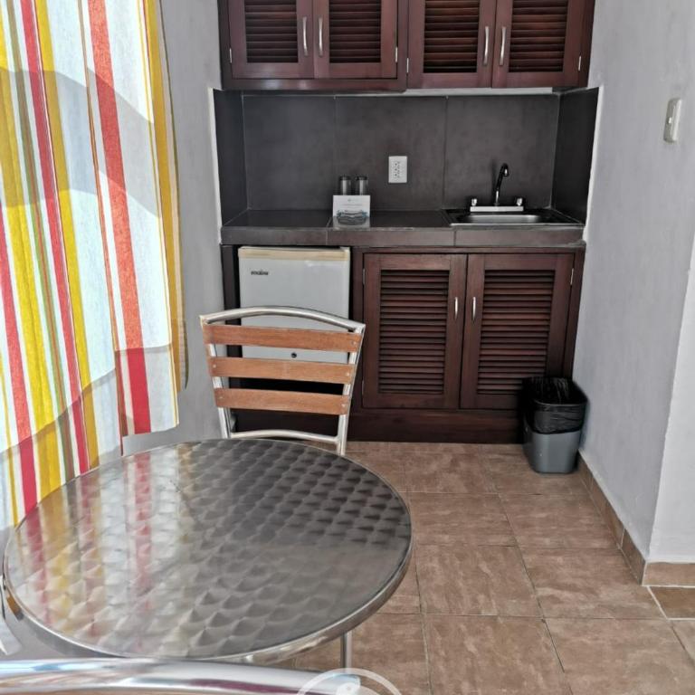 Pelicano Inn Playa del Carmen - Beachfront Hotel - Junior Suite with Sea View - 1