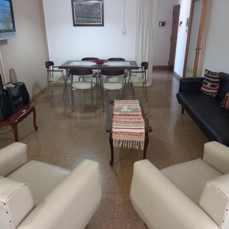 Departamento sobre principal calle PEATONAL plena zona Finaciera y Comercial - Apartamento Superior - 3