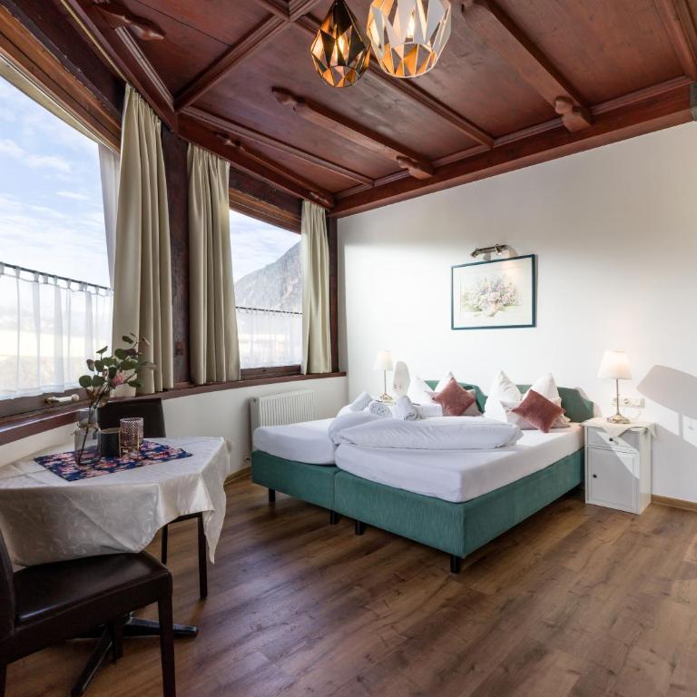 Gasthof Restaurant Waldcafé - Großes Doppel-/Zweibettzimmer - 2