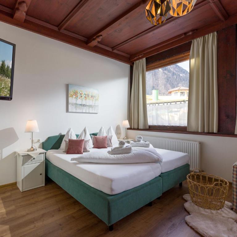 Gasthof Restaurant Waldcafé - Großes Doppel-/Zweibettzimmer - 4
