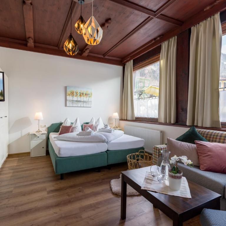 Gasthof Restaurant Waldcafé - Großes Doppel-/Zweibettzimmer - 5