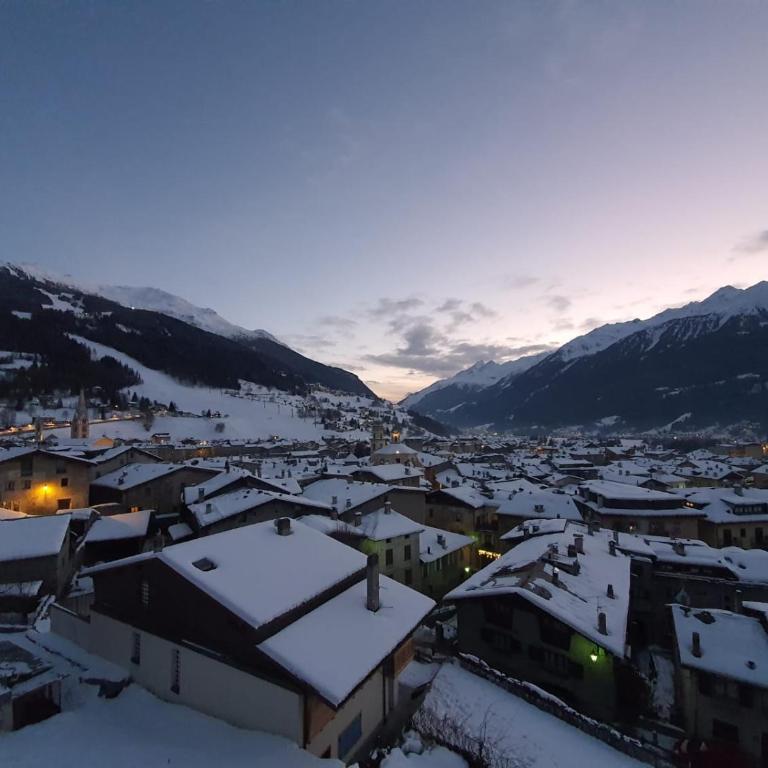 Appartamento Centro Storico - Appartamento con 2 Camere da Letto e con Vista Montagna - 2