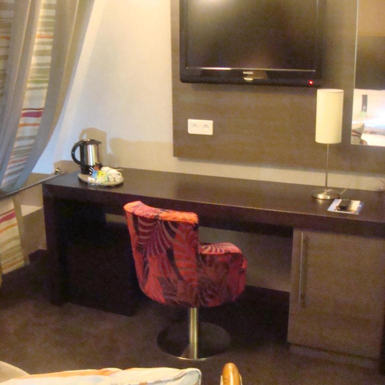 Holiday Inn Paris Montmartre by IHG - Two-Bedroom Queen Suite with Two Single Beds - 5