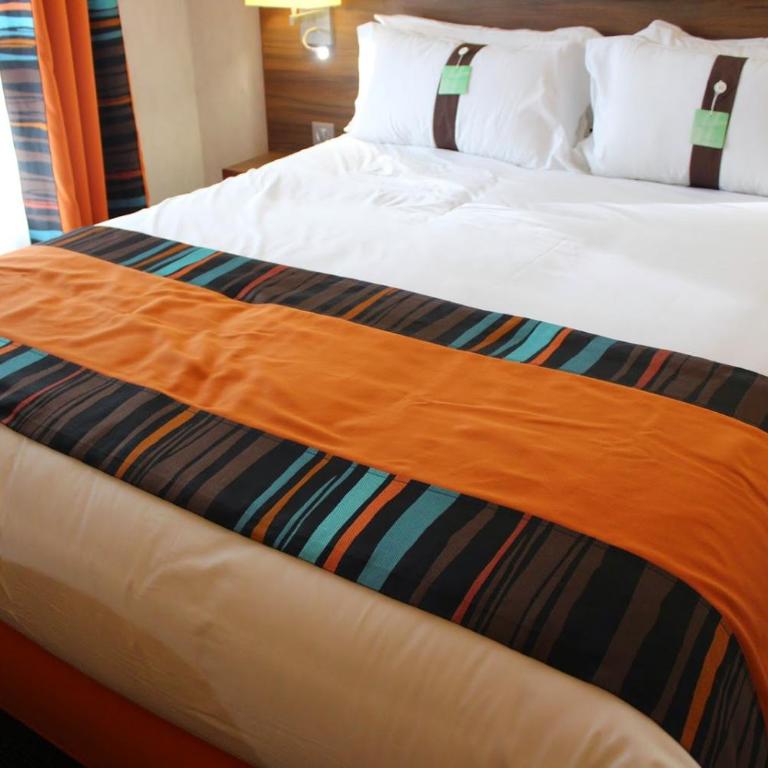 Holiday Inn Paris Montmartre by IHG - Two-Bedroom Queen Suite with Two Single Beds - 1