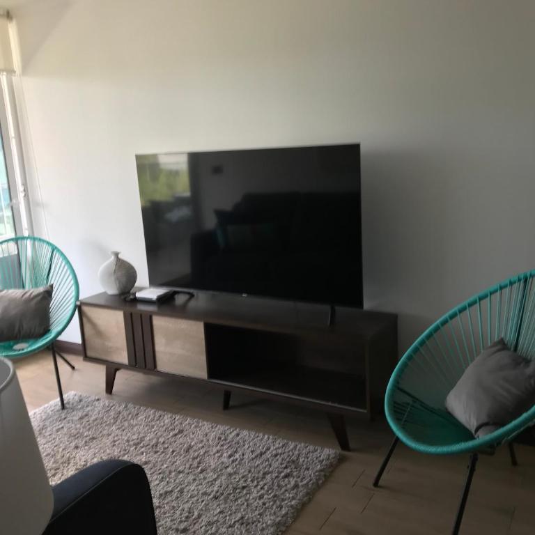 16 Metros ,costado Clinica las Condes , hasta 5 personas - Apartamento de 2 dormitorios - 1