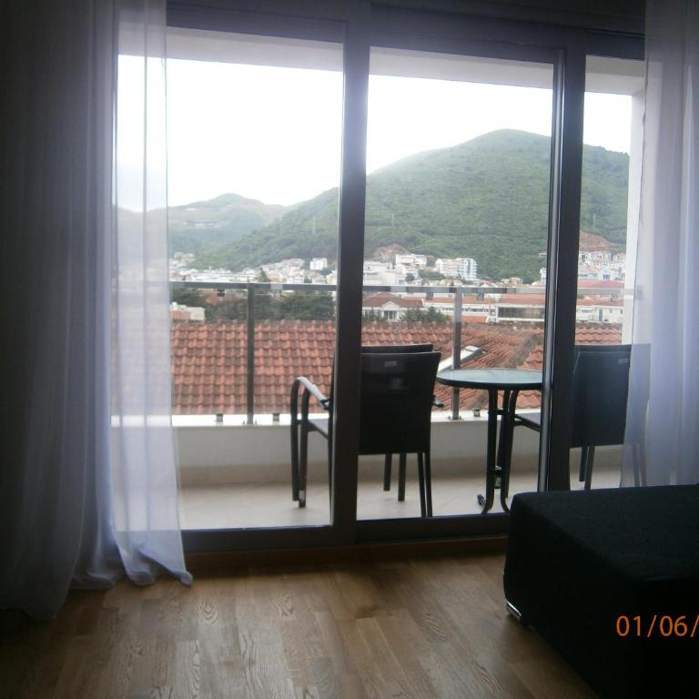 Apartment B&S - One-Bedroom Apartment with Balcony - 71