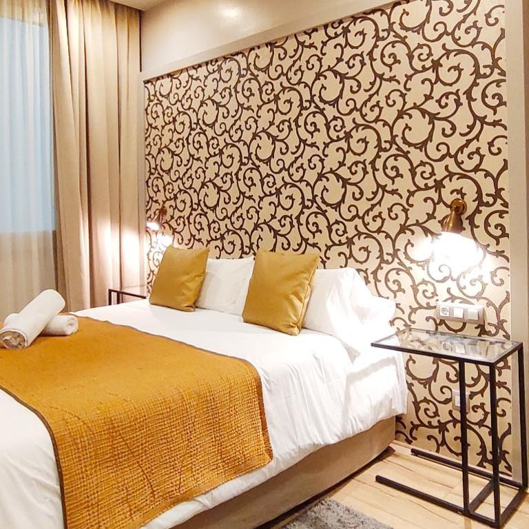 Casa Balmes - Double Room with Extra Bed and Courtyard View - 6