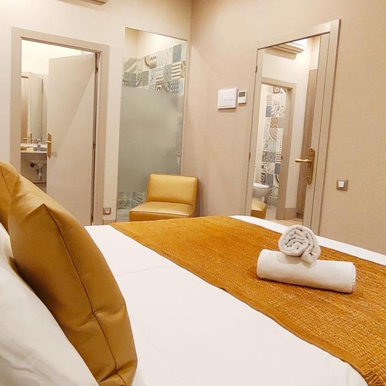 Casa Balmes - Double Room with Extra Bed and Courtyard View - 5